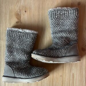 Gray Knit Boots with Fur Lining
